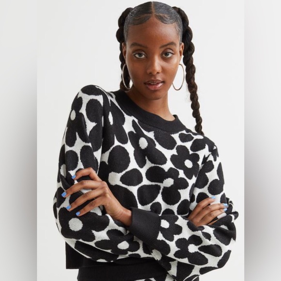 Prwnd H&M divided flowers black and white sweater. Size XS. Good conditioning - Picture 1 of 13